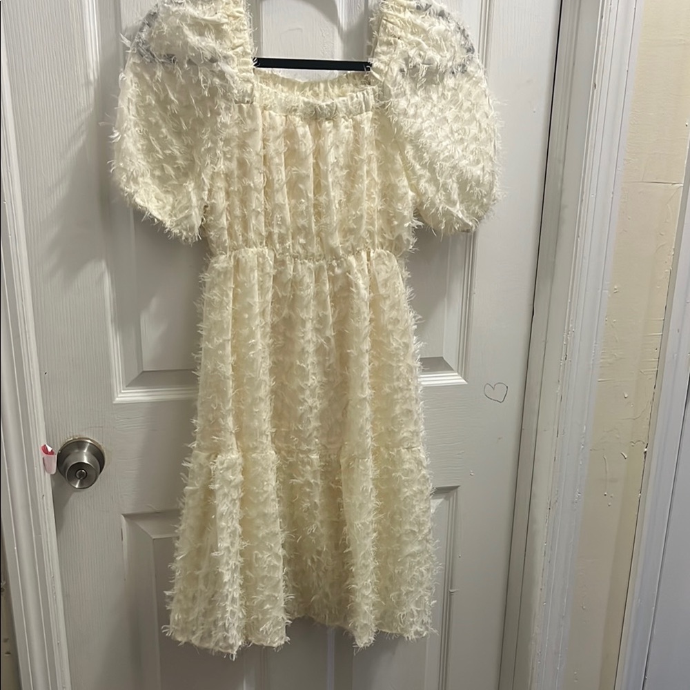 Elegant White Midi Dress with Puff Sleeves and Square Neck for Wedding Guest